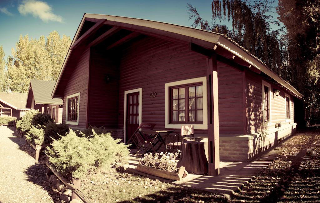 Cabanas El Chalten Esquel Exterior photo